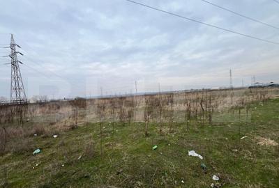 Teren de 2022 mp, în Central