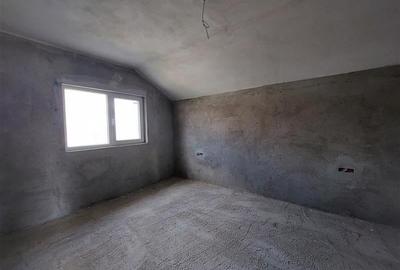 Casa la gri in zona buna Sanleani - 13