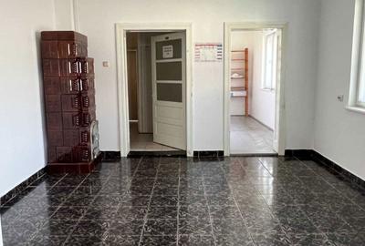 Casă cu 3 camere în Central
