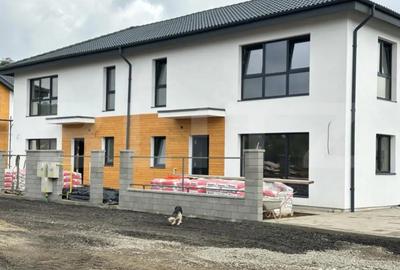 Casă cu 4 camere cu Teren 250 Mp în Livezeni - 1