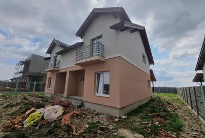 Duplex de vânzare Calea Medveș - 4 camere - 133.000 Euro + TVA - 2