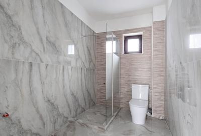 Casă individuală cu 4 camere cu Canalizare în Central - 10