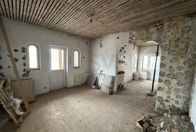 Casă cu 11 camere cu Teren 341 Mp în Dudești - 3