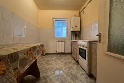 Apartament decomandat cu 2 camere in Nicolina 1, etajul 1 - 5