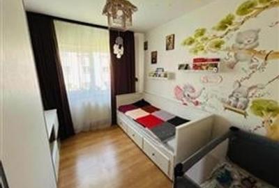 Apartament 3 camere,decomandat, doua bai, etaj intermediar, Florilor - 8