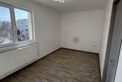 Apartament cu 3 camere semidecomandat în Central - 8