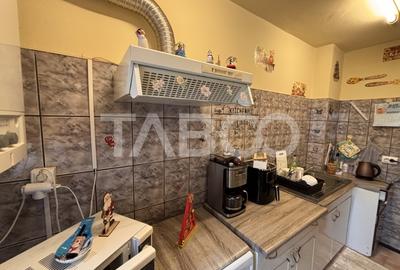 Apartament 3 camere 55 mpu 2 balcoane etaj 2 + pivnita Valea Aurie - 4