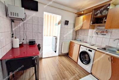 Apartament cu 3 camere decomandat în - 4