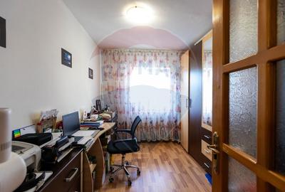 Apartament de vanzare cu 4 camere decomandat, Aleea Ghioceilor - 9