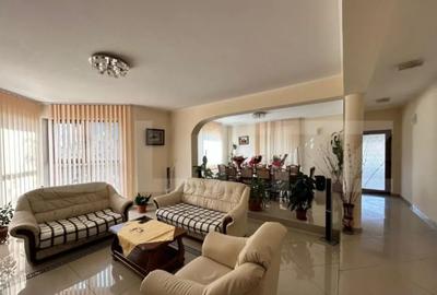 Casă cu 7 camere cu Teren 900 Mp în Central - 4