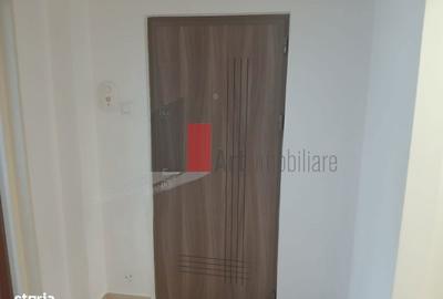 Apartament cu 2 camere semidecomandat în Universitate - 1