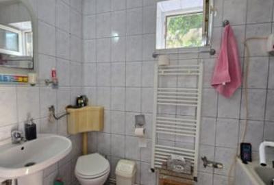 Casă cu 4 camere cu Teren 360 Mp în Piața Nouă