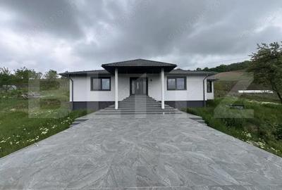 Casă cu Teren 2600 Mp în Râciu - 1