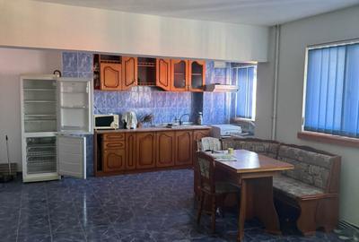 De vânzare – Apartament 3 camere- Câmpulung - 1