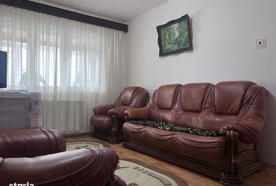 Apartament cu 3 camere semidecomandat în Micro 8 - 2