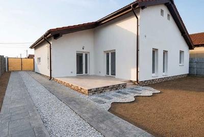Casă cu 3 camere în Izvin