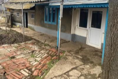 Casă cu 2 camere cu Teren 270 Mp în Băleni - 2