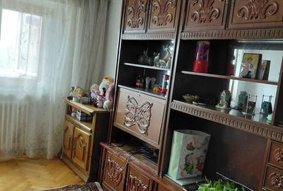 Apartament cu 3 camere decomandat în Buzaului