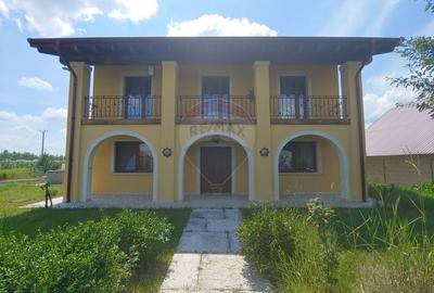 Casă individuală cu 5 camere cu Garaj în Vadu Moldovei - 1