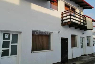 Casă cu 10 camere cu Teren 980 Mp în Central