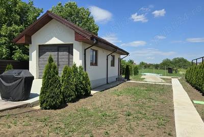 Casă cu 4 camere cu Teren 2530 Mp în Central - 1