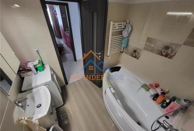 Apartament de vanzare cu 3 camere in zona Trapezului - 8