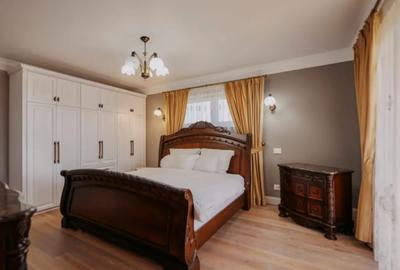 Casă cu 8 camere cu Teren 11880 Mp în Horodnic - 1