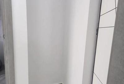 Garsonieră decomandată în Roșu