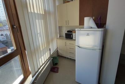 Casă cu 4 camere cu Garaj în P-ța Victoriei - 7