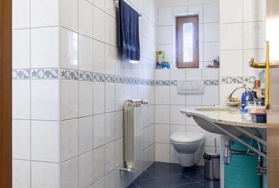 Apartament cu 8 camere semidecomandat, mobilat în Capitale - 17