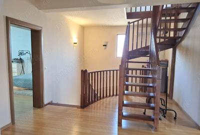 Comision cumparator 0 , casa parter , etaj si mansarda - 3