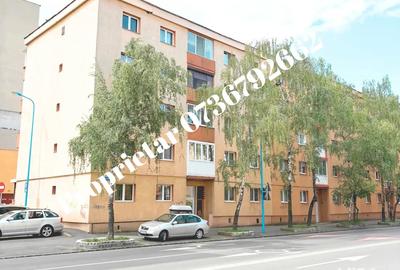 Apartament cu 3 camere decomandat în Tractorul - 3