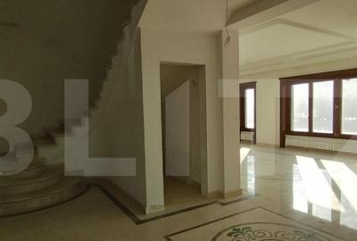 Spațiu comercial, de 600 mp, în Central - 9