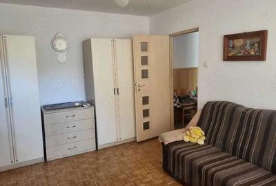 Apartament cu 2 camere semidecomandat în Micro I - 1