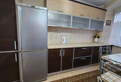 Garsonieră decomandată în Titan