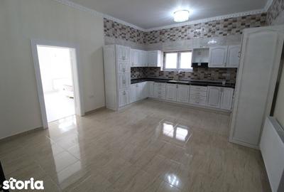 Casă cu 4 camere cu Teren 750 Mp în Central - 11
