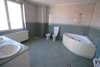 Casa cu o arhitectura deosebita si teren generos in zona Mehala - 26