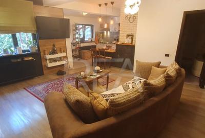 2 case ?i curte individuala la 400 de metri de sta?ia de - 10