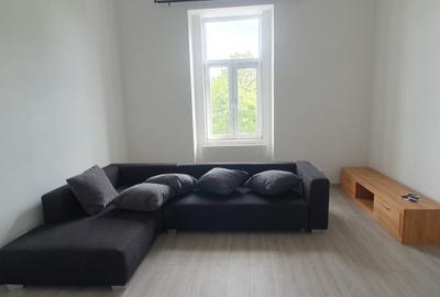 Apartament cu 2 camere semidecomandat, mobilat în Podgoria