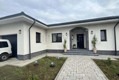 Casă individuală cu 4 camere cu Canalizare în Central - 3