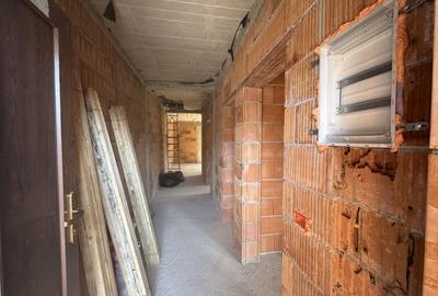Sanmihaiu Roman,1/2 Duplex , Parter, 3 camere,o baie ,Terasa Acoperita - 4