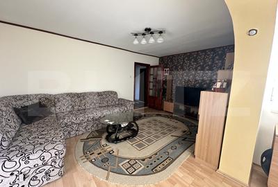 Apartament cu 3 camere decomandat, mobilat în Rovine