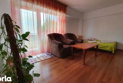 Apartament cu 2 camere semidecomandat în Km 4 - 5