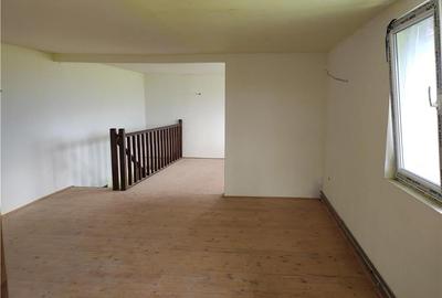 Casă cu 7 camere cu Teren 4000 Mp în Podenii Vechi - 2