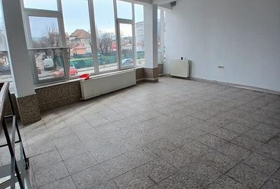 Spațiu comercial, de 150 mp, în Central - 18