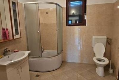 Casă cu 4 camere cu Teren 300 Mp în Central - 8