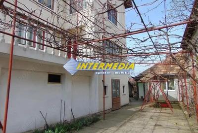 Casă cu 6 camere cu Teren 720 Mp în Central - 1