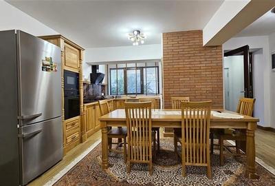 Casa renovata 200mp pe 2 niveluri,parcare, curte cu foisor,Centru, str.Nicolae B - 10