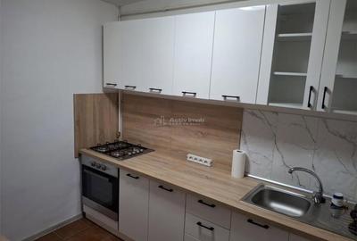 Apartament cu 2 camere semidecomandat în Micro III - 11
