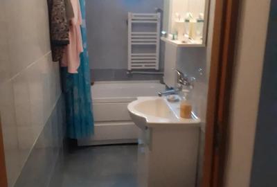 Vand apartanent in malu rosu ploiesti 3 camerei - 4